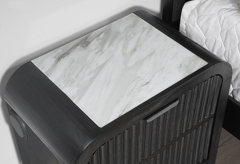 BECKETT WHITE/BLACK QUEEN BED GROUP WITH COOLER & SPEAKER