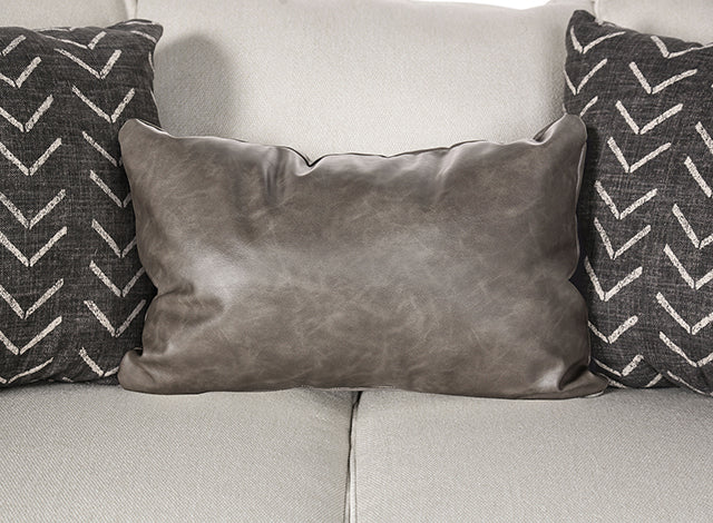 Hyde Park Loveseat w/ Pillows